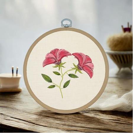Kırmızı Nakışlı Çiçekler - Yuvarlak Pano Kasnak Çap:17cm